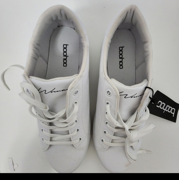BooHoo White Women's Sneakers Shoes 👟 size US 9 EUR 7 NWT - Picture 1 of 7